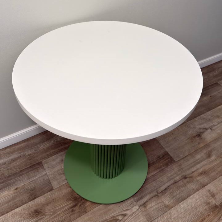 Обеденные столы