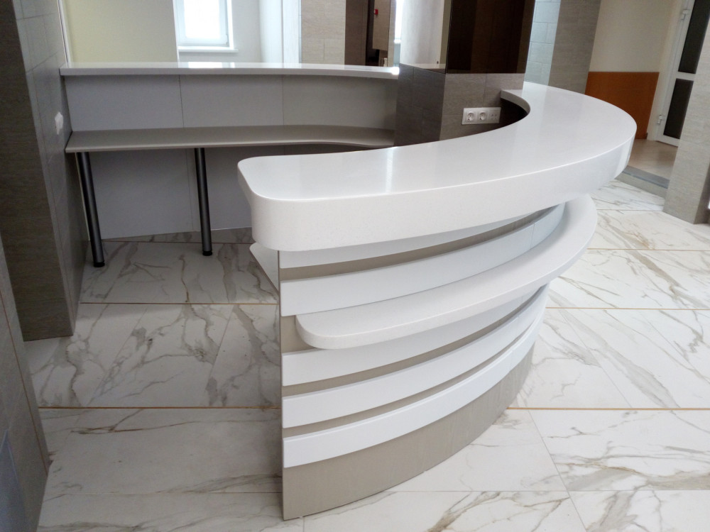 Стойки ресепшн