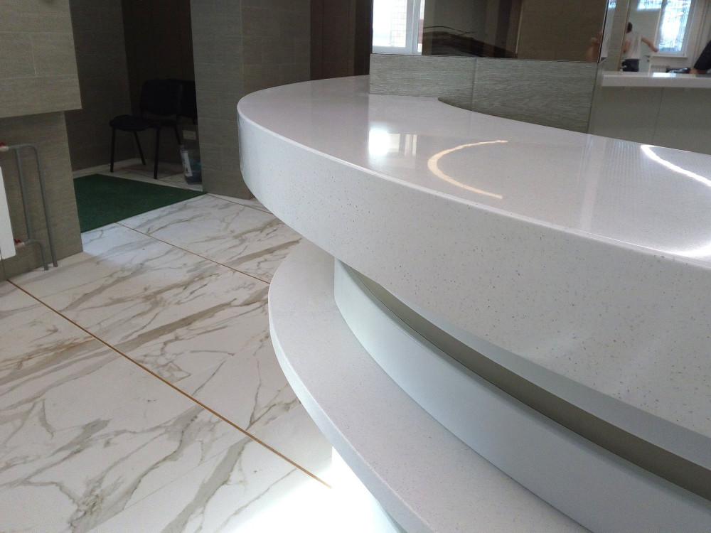 Стойки ресепшн