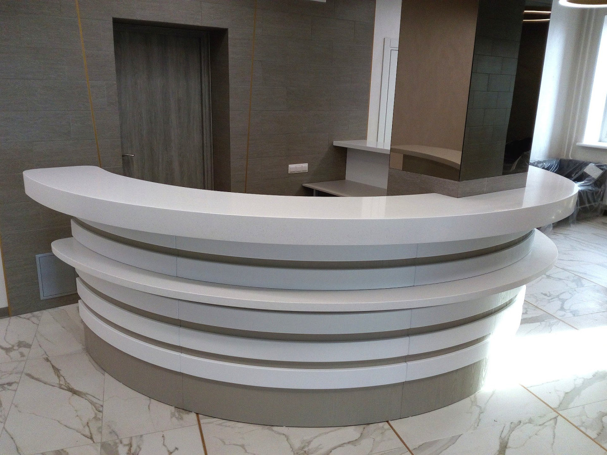 Стойки ресепшн